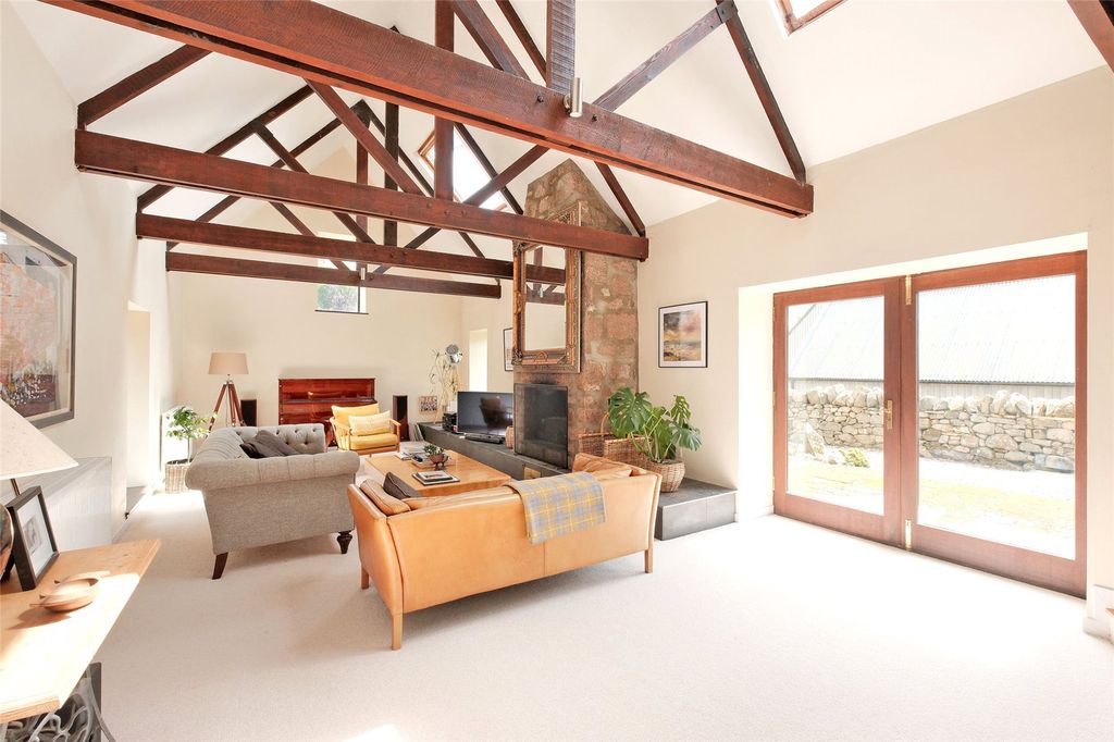 Property photo 3 of 40 Picture No. 02