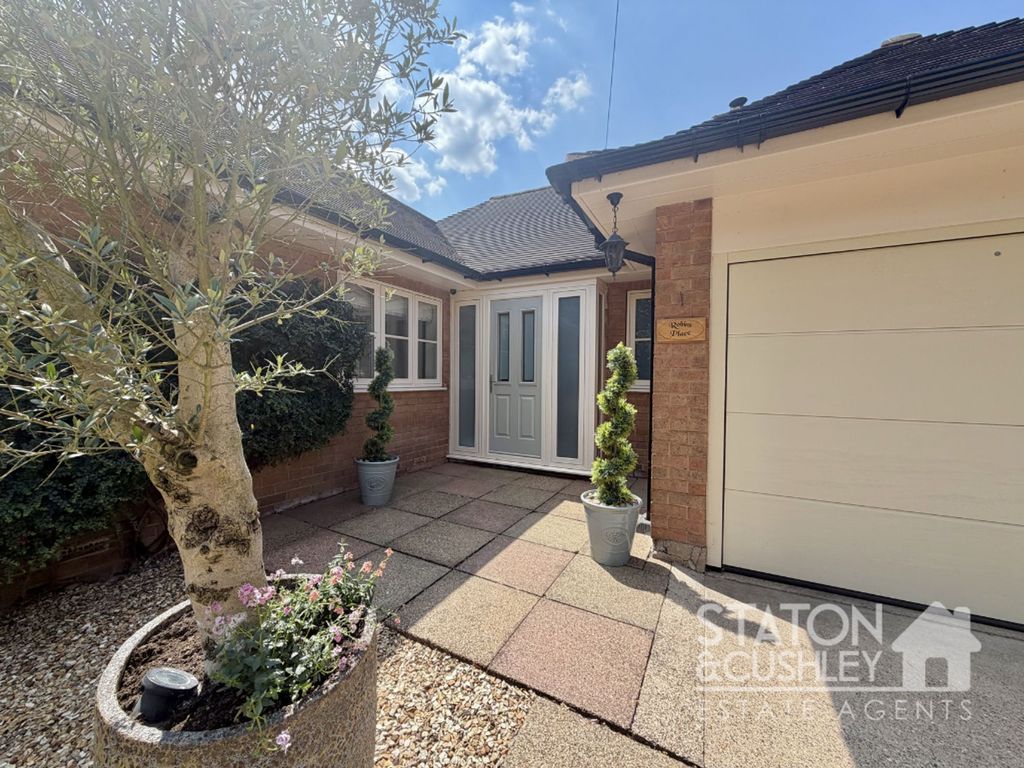 Property photo 2 of 40