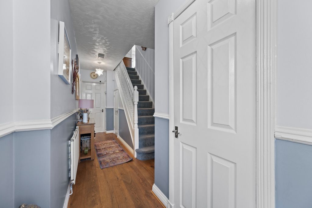 Property photo 3 of 31