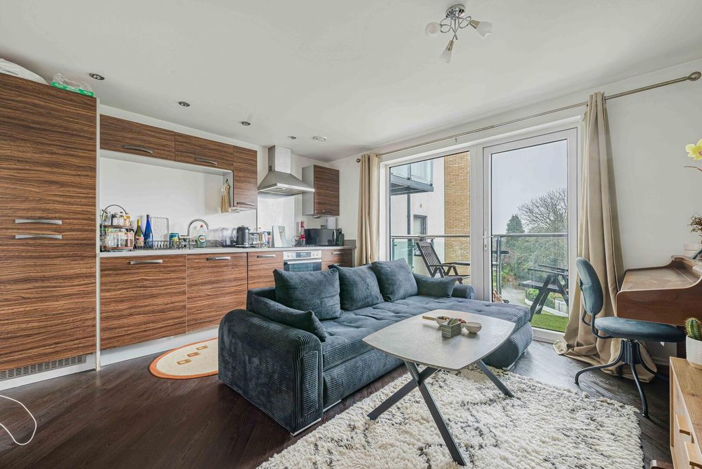 Property photo 2 of 11 Living Room