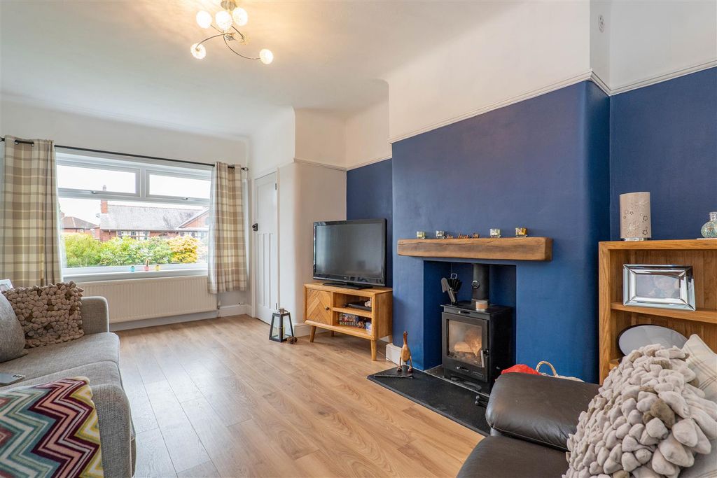 Property photo 2 of 22 Lounge