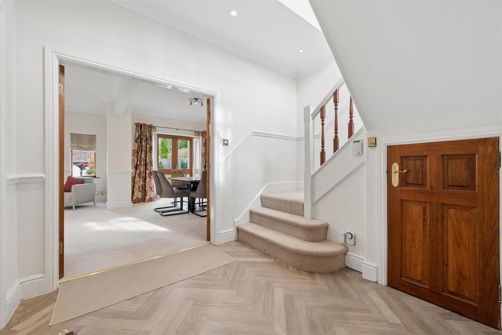 Property photo 2 of 29 Entrance Hall