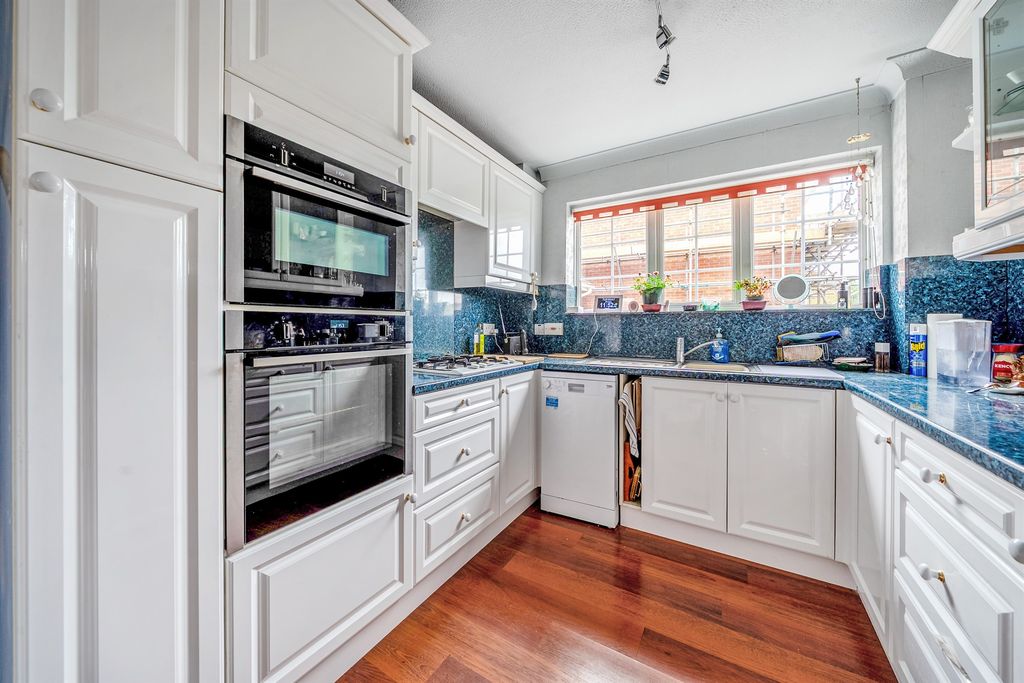 Property photo 2 of 14