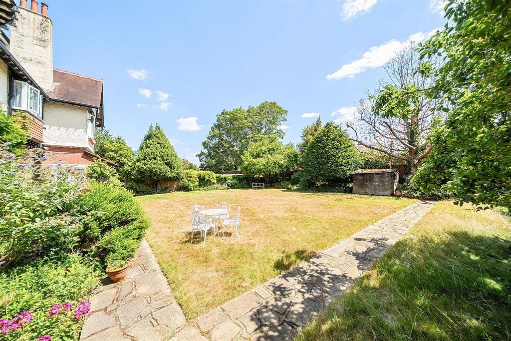 Property photo 3 of 17 Communal Garden.Jpg