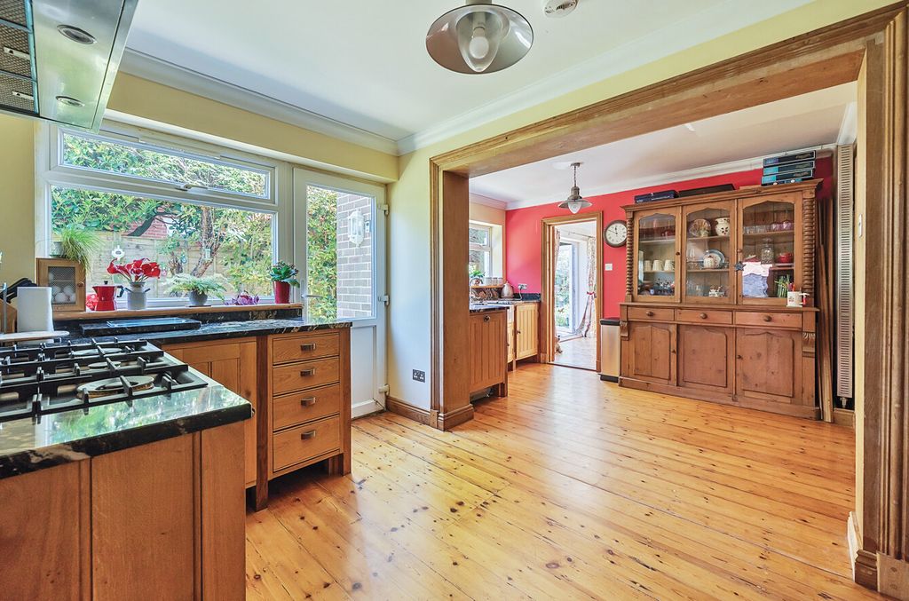 Property photo 3 of 13 006-10-6814Dba147...