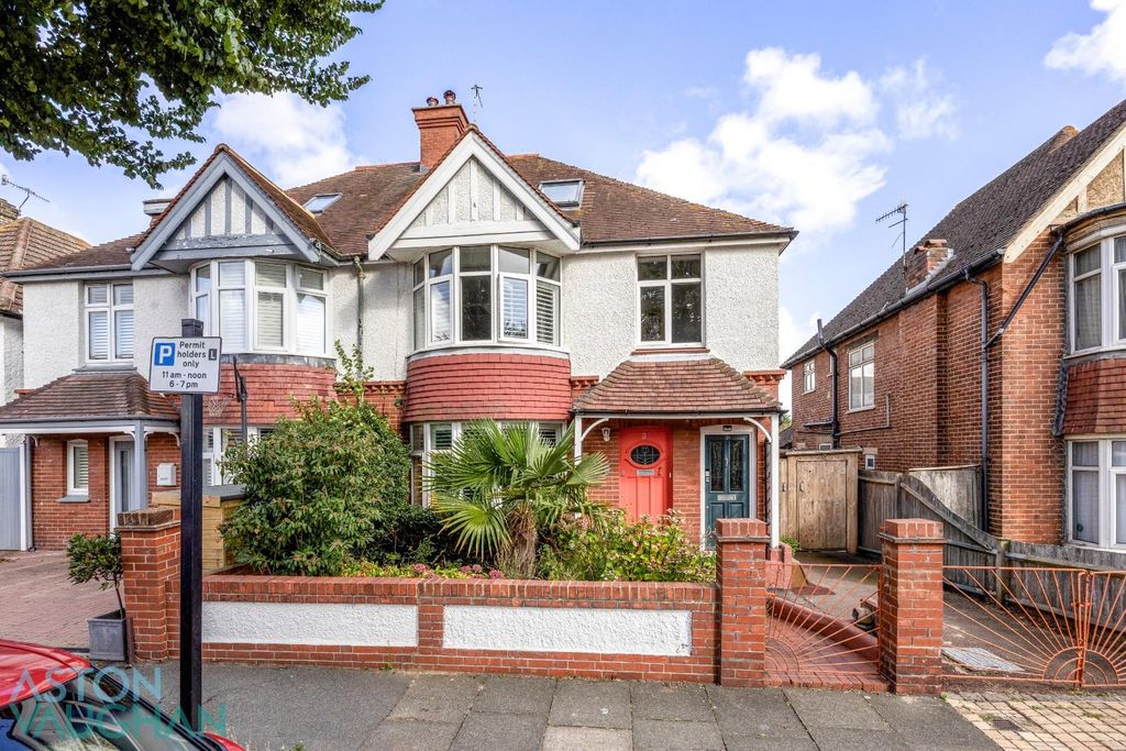 Property photo 1 of 14 Portland Avenue, _014.Jpg