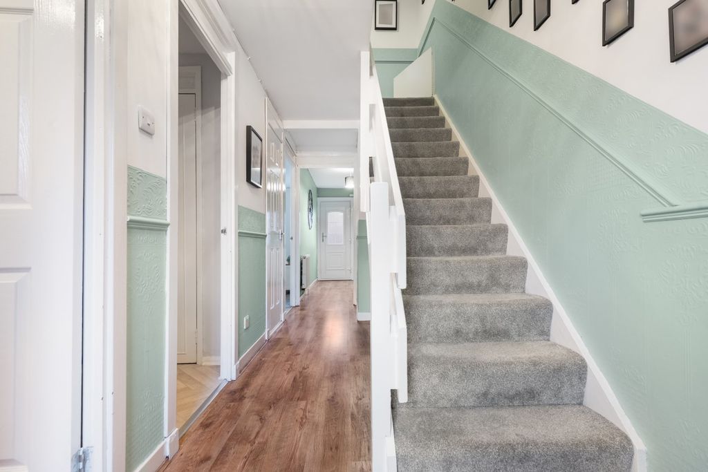 Property photo 2 of 17 Picture No. 15