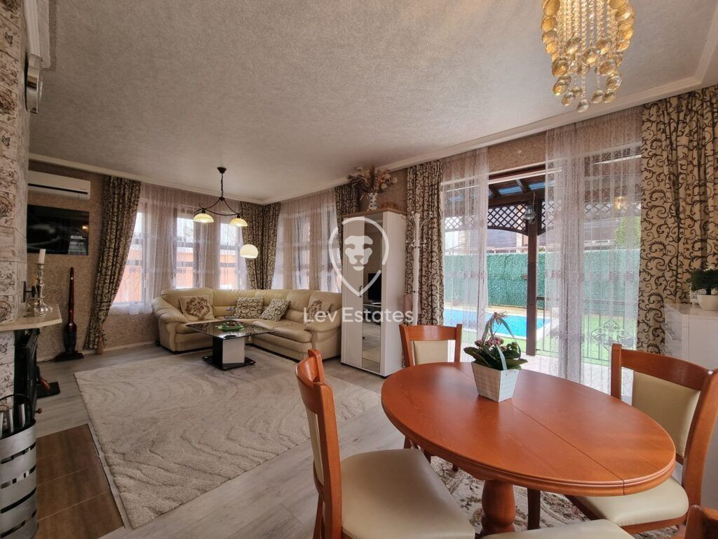 Property photo 2 of 19
