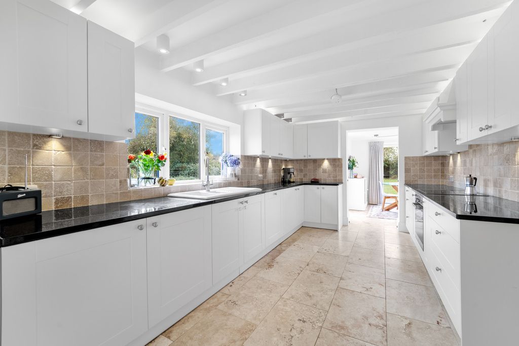 Property photo 2 of 26