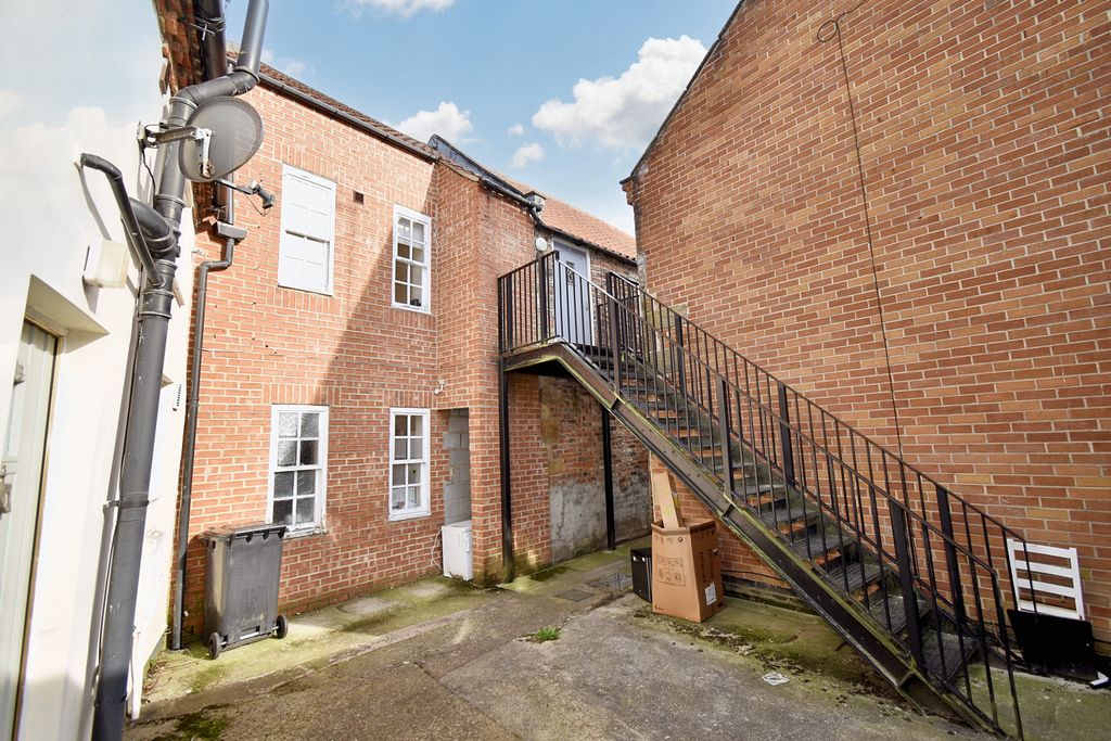 Property photo 1 of 8 Flat 1, 10 High Street, Stokesley, North Yorkshire Ts9 5Dq