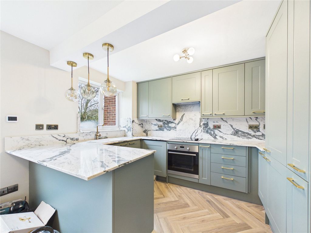 Property photo 3 of 6 Kitchen