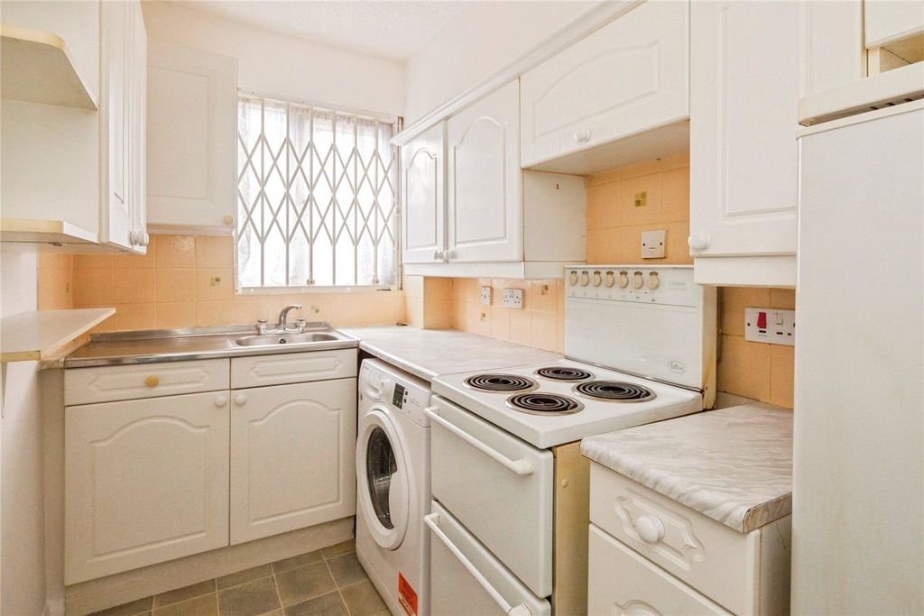 Property photo 3 of 12 Kitchen