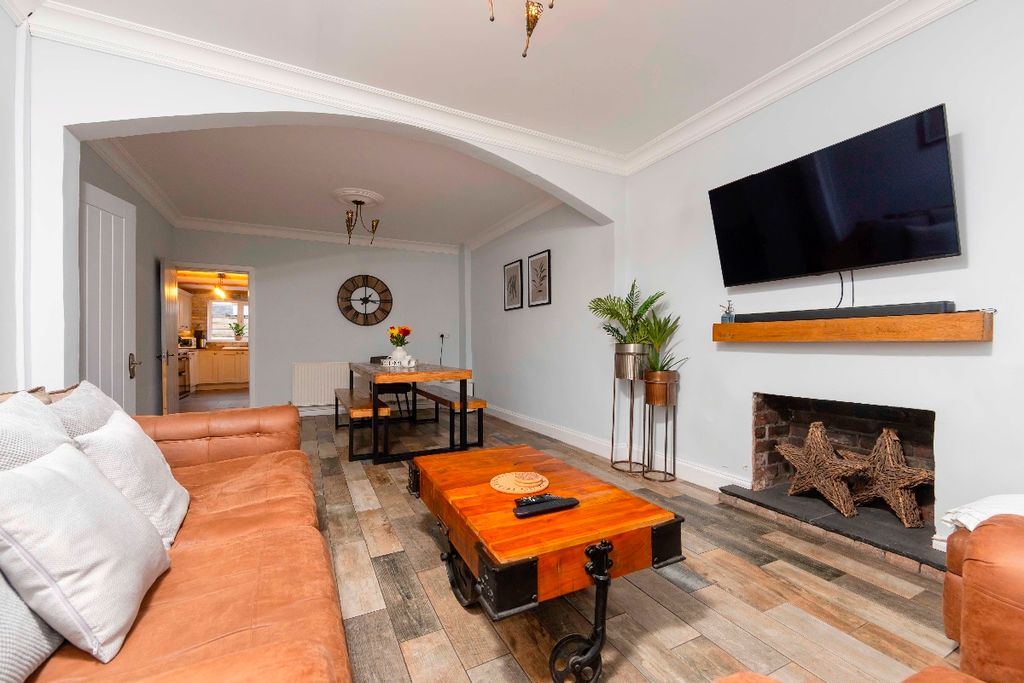 Property photo 2 of 37