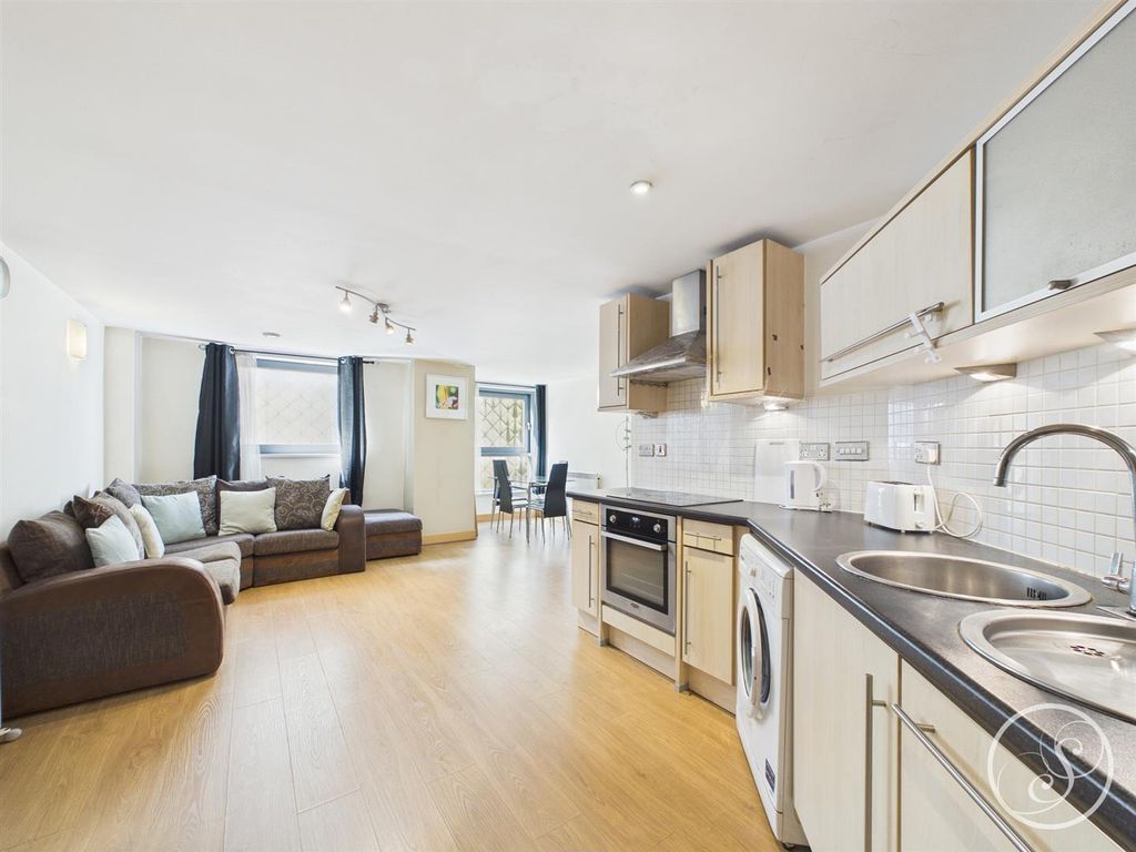 Property photo 1 of 12 Cam02071G0-Pr0873-Still006.Jpg