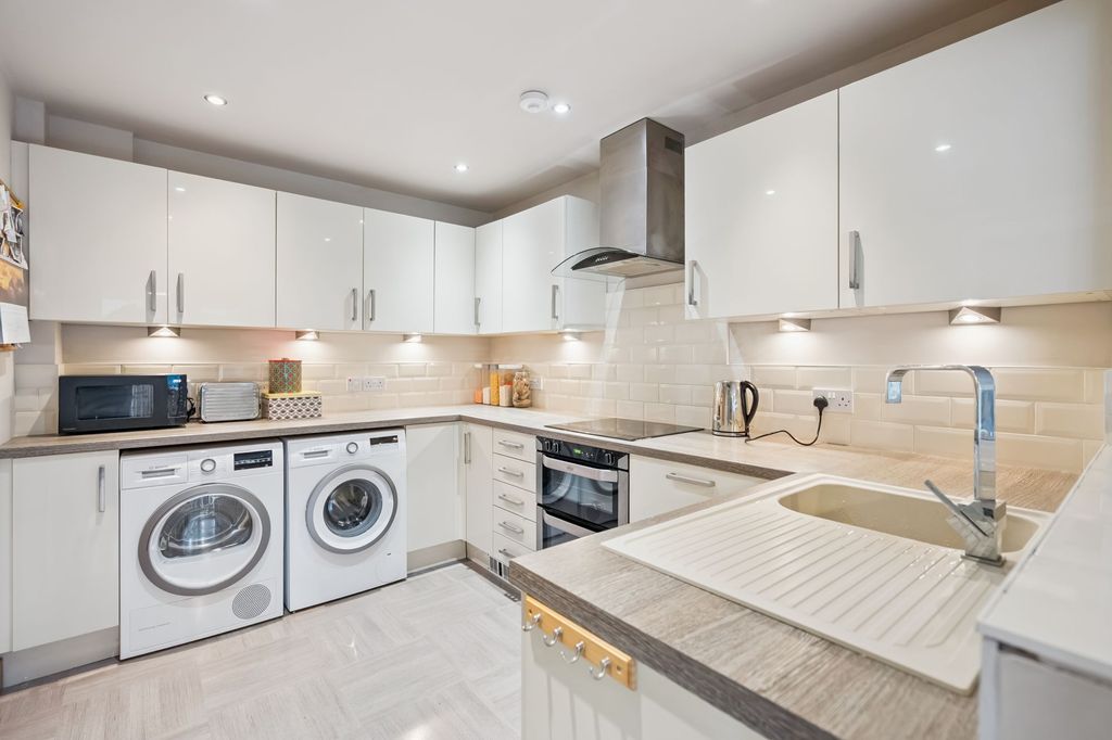 Property photo 3 of 23 Kitchen