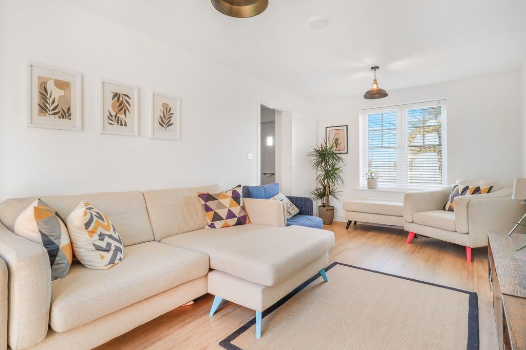 Property photo 2 of 26