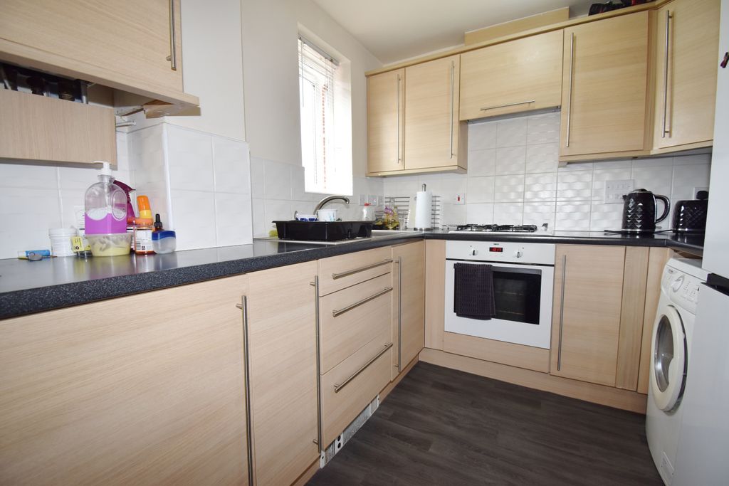 Property photo 3 of 6 Kitchen