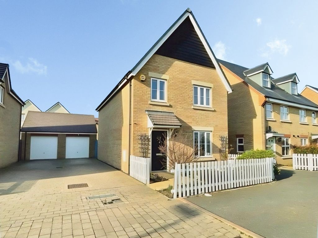 4 bed detached house for saleArnold Rise, Biggleswade, Bedfordshire SG18