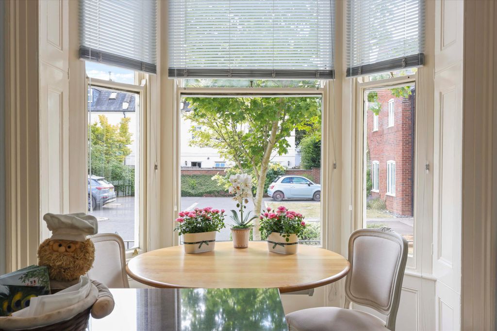 Property photo 3 of 19 Image