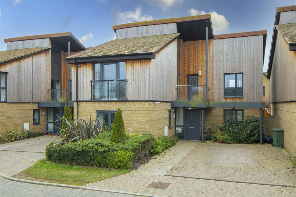 Property photo 2 of 24