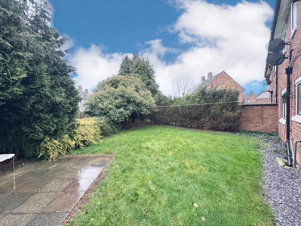 Property photo 2 of 8 Garden