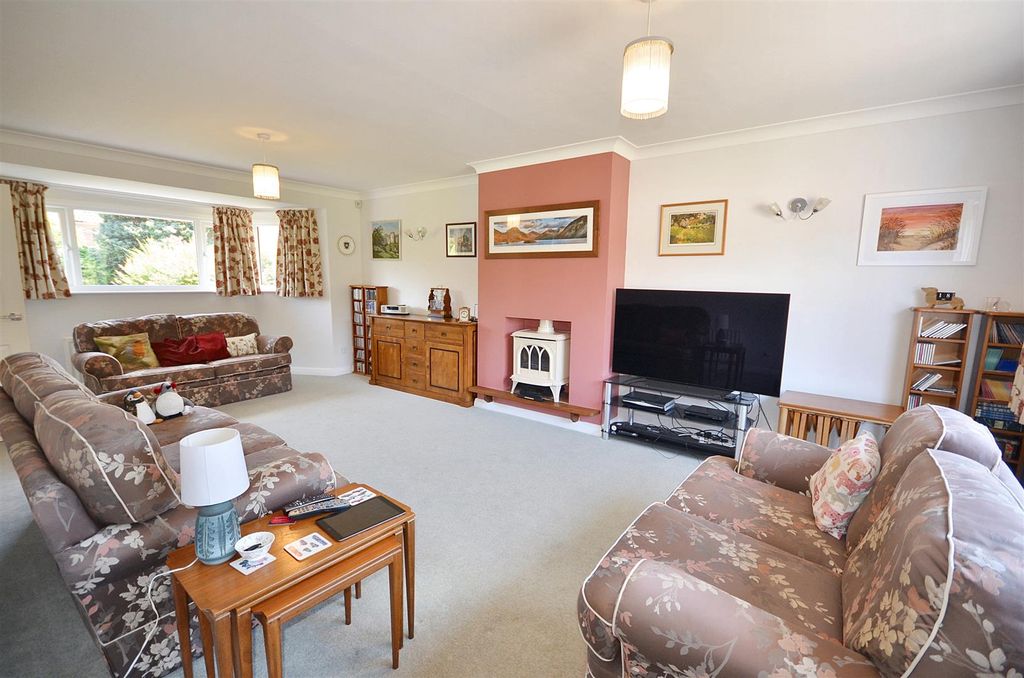 Property photo 2 of 23 Sitting Room
