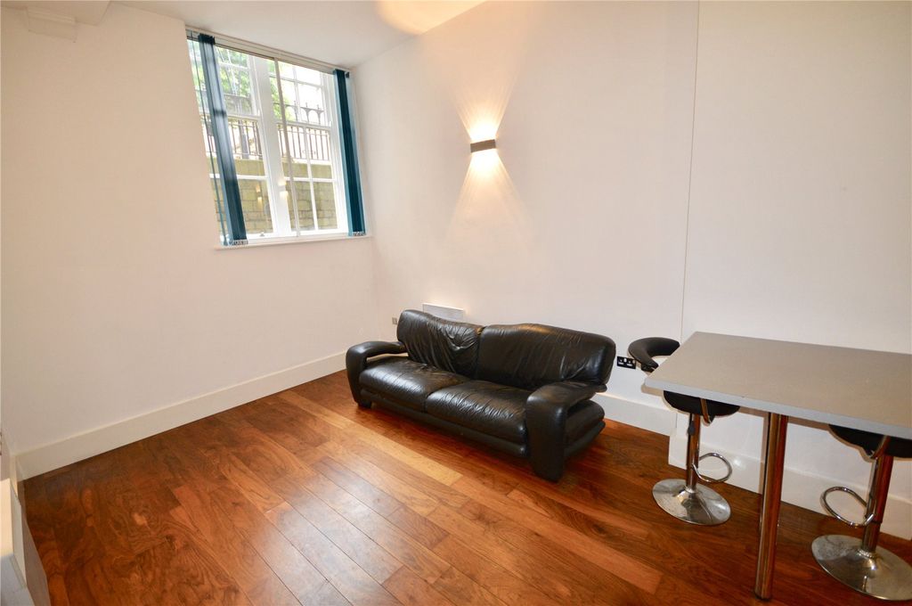 Property photo 2 of 12 Picture No. 15