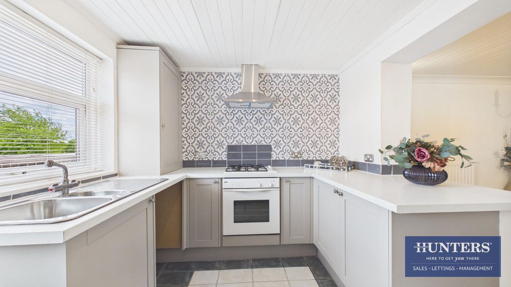 Property photo 2 of 18 Kitchen