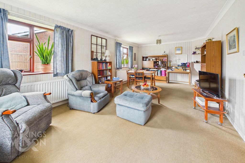 Property photo 2 of 19