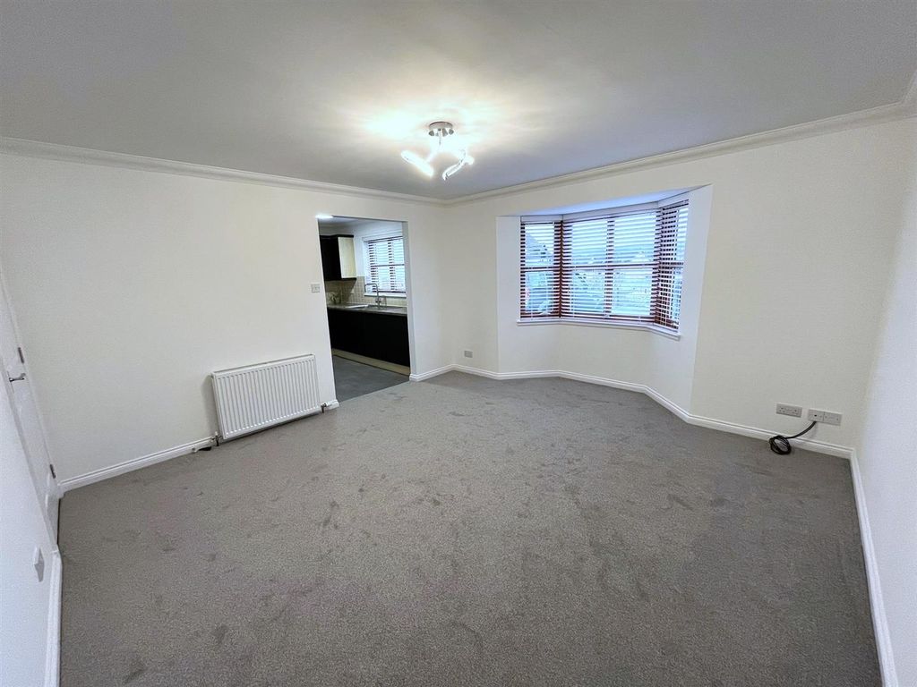 Property photo 2 of 14 Lounge