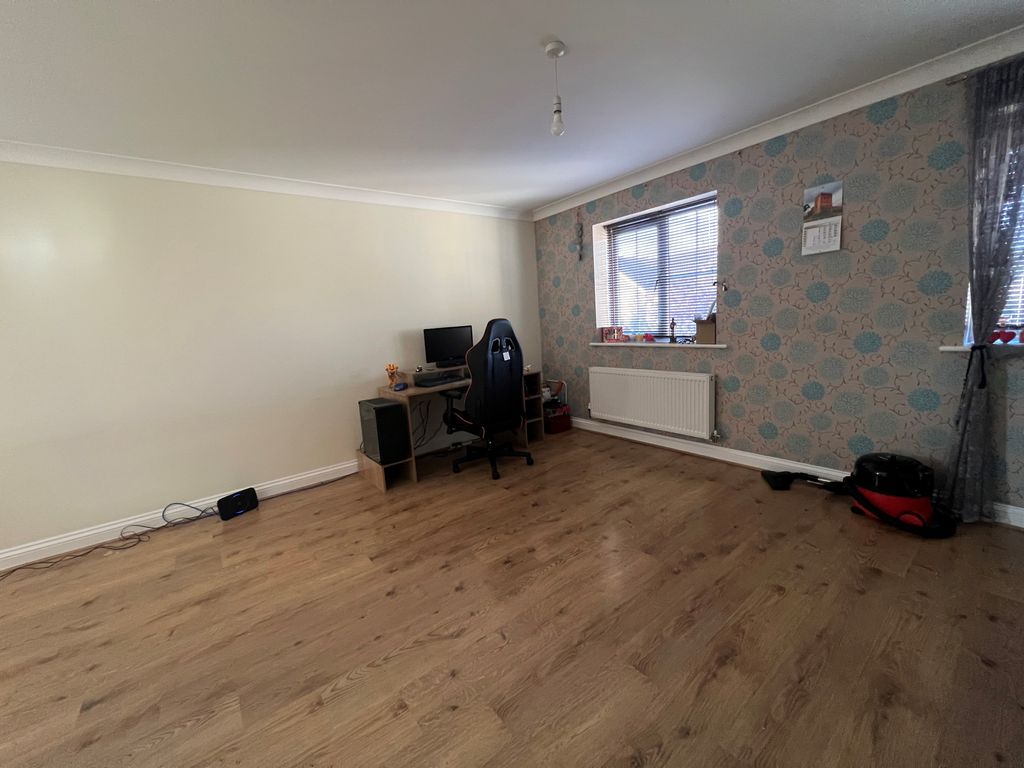 Property photo 3 of 9 Living Room