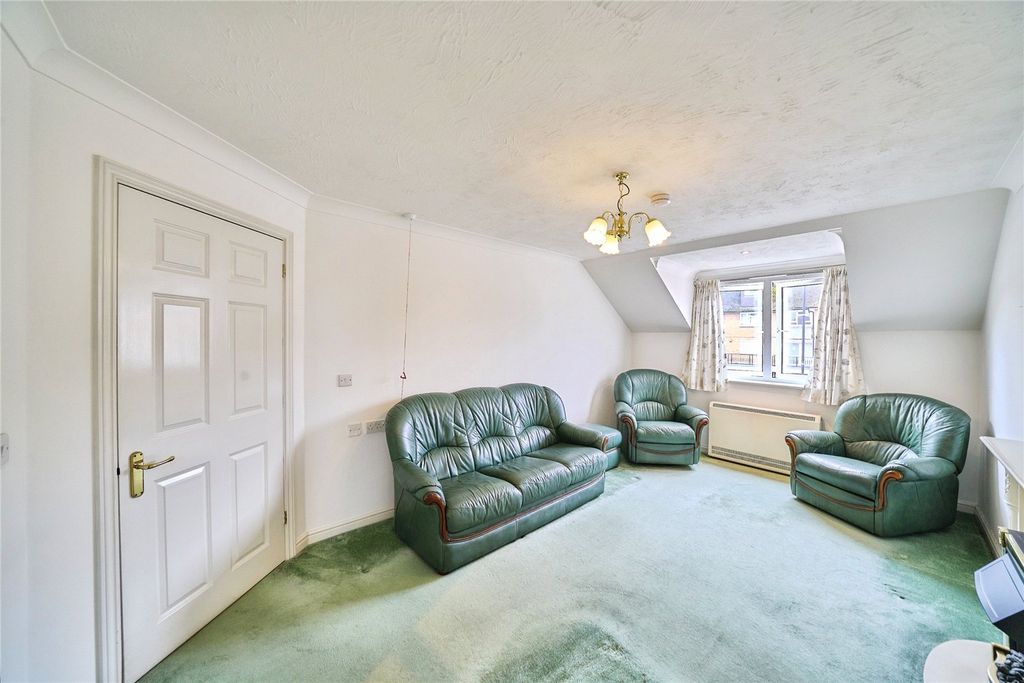 Property photo 2 of 12 Lounge