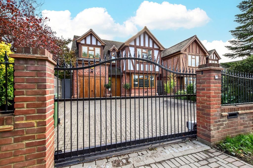 Property photo 1 of 16