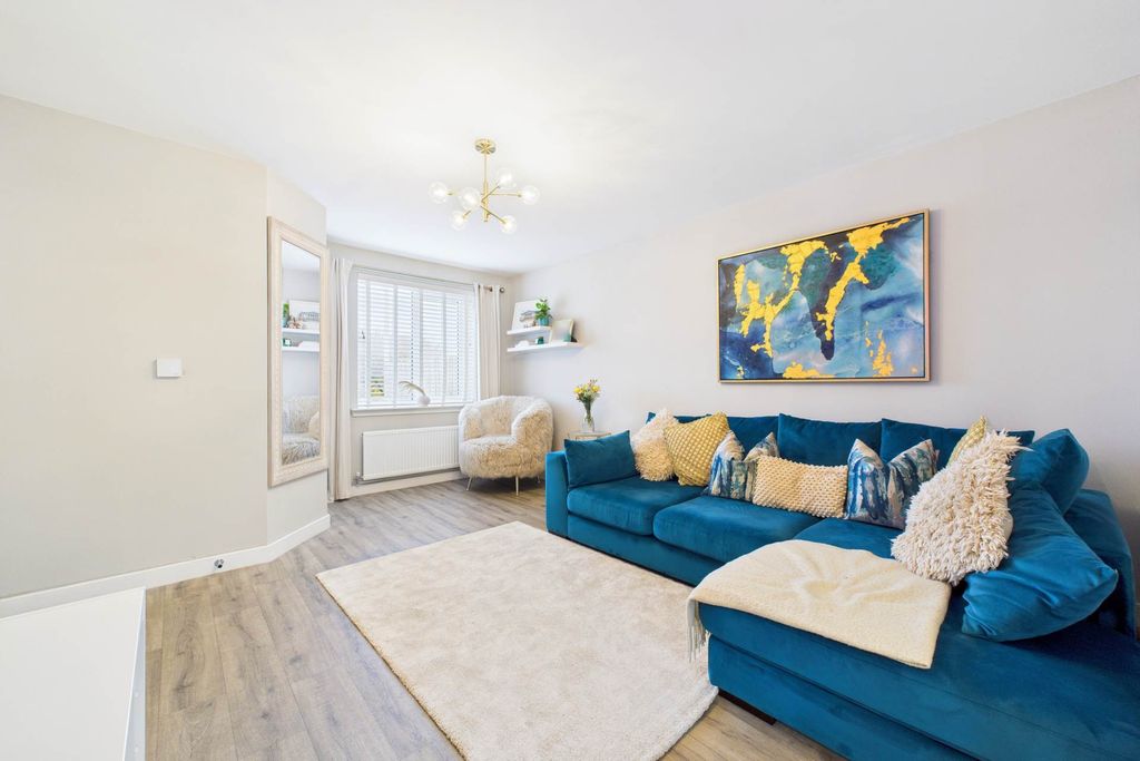 Property photo 2 of 27