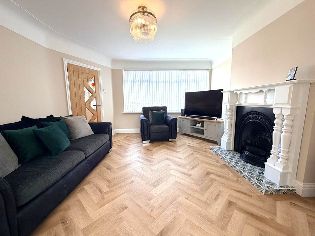Property photo 2 of 25