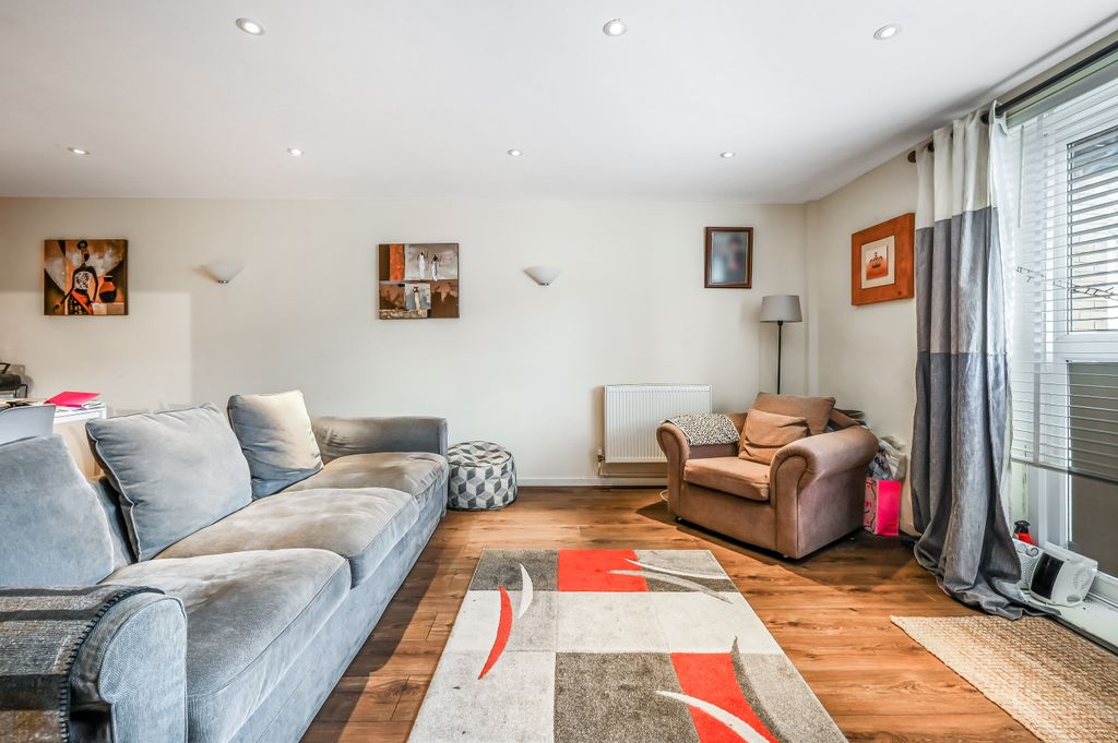 Property photo 2 of 6 Brooklands Court, 3-13.Jpg