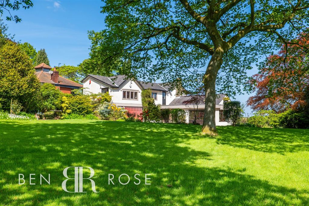 Property photo 1 of 49 Gardens