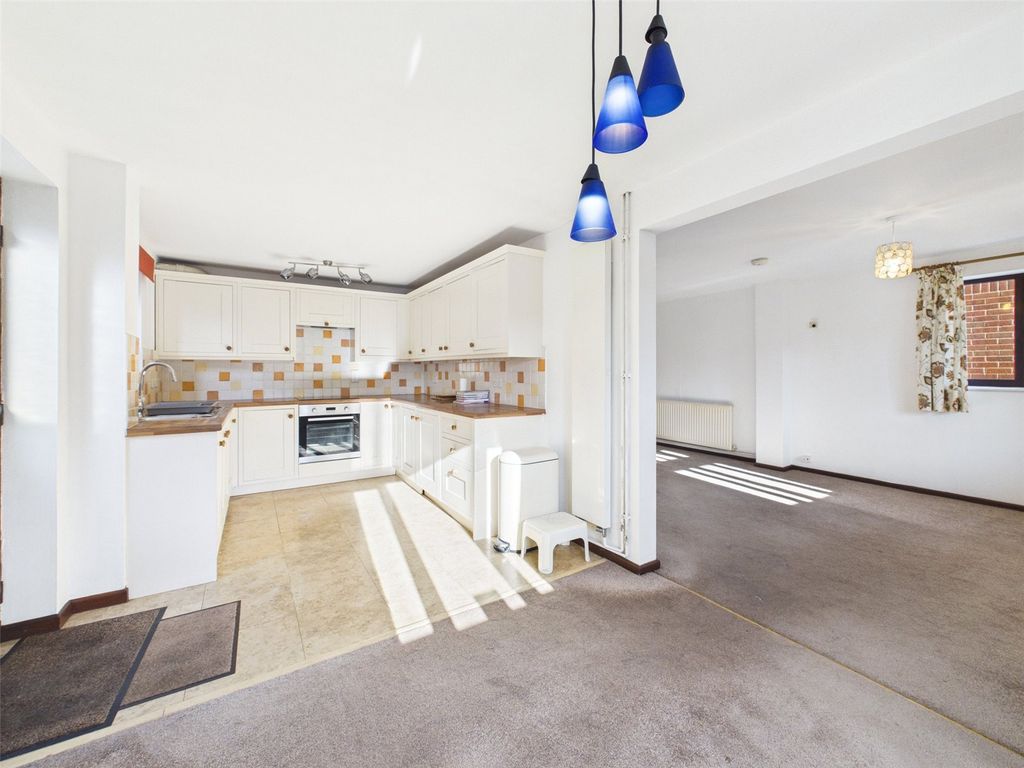 Property photo 2 of 29 Picture No. 21