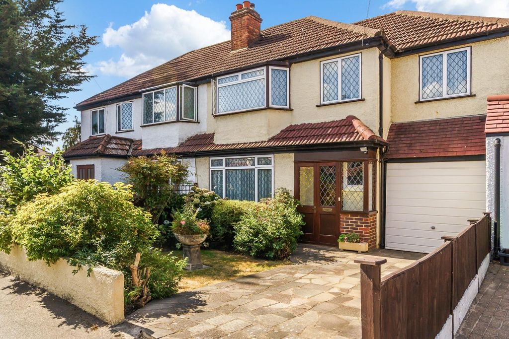 Property photo 1 of 14 Ravenswood Avenue