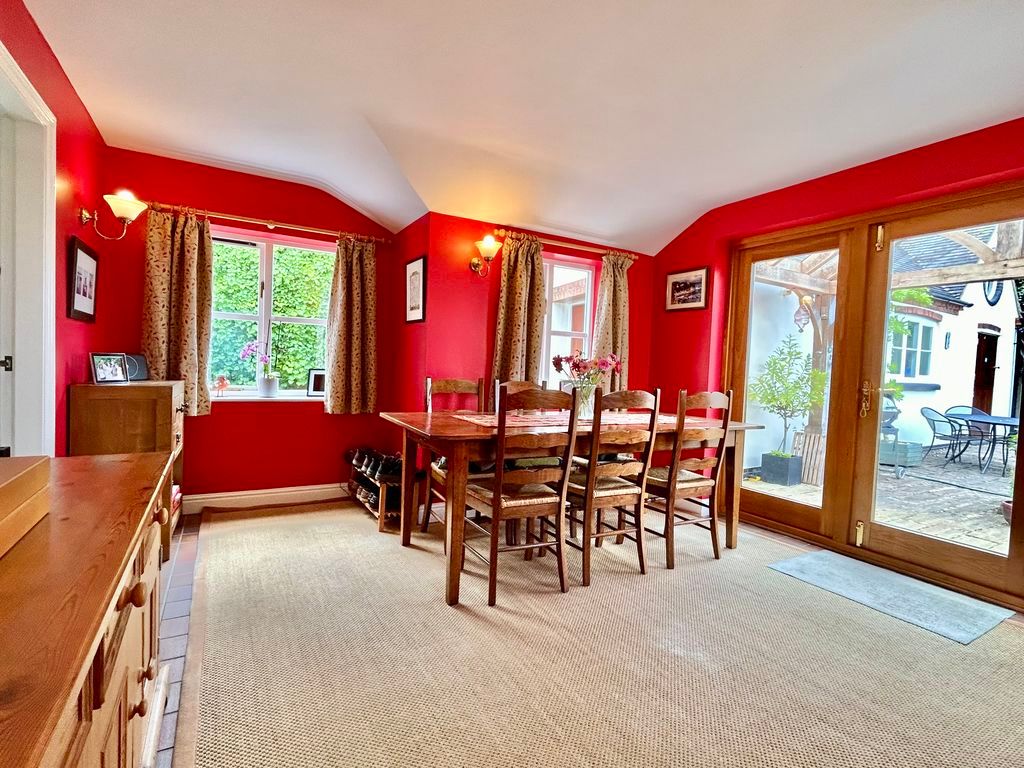 Property photo 3 of 31 Dining Room