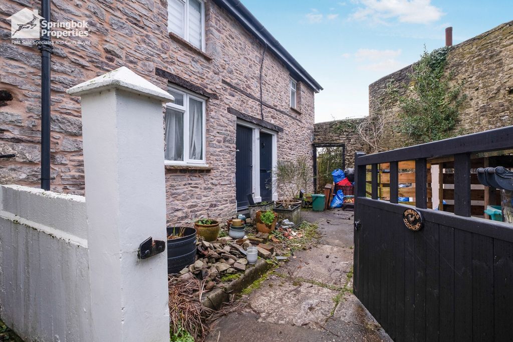 Property photo 1 of 14 Front View