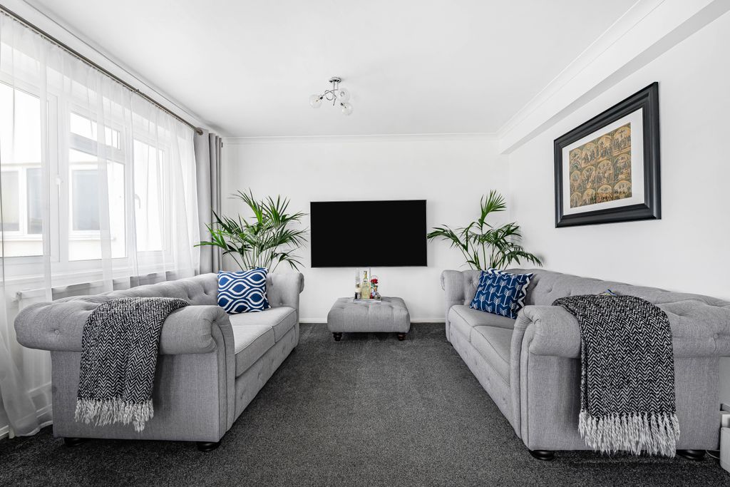 Property photo 3 of 26