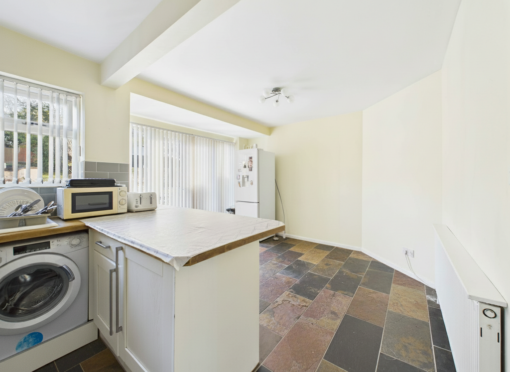 Property photo 3 of 38 Cam05591G0Pr0102Still007001