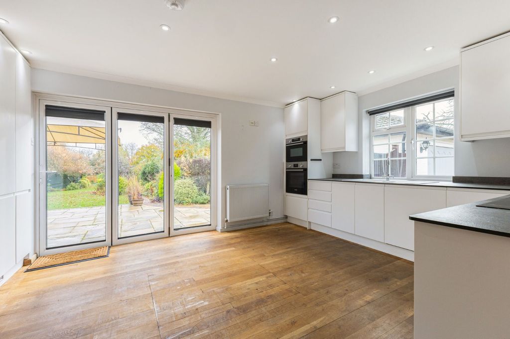 Property photo 2 of 28 Picture No. 16