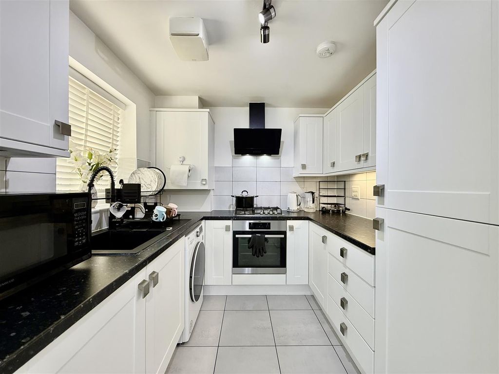 Property photo 3 of 24 4
