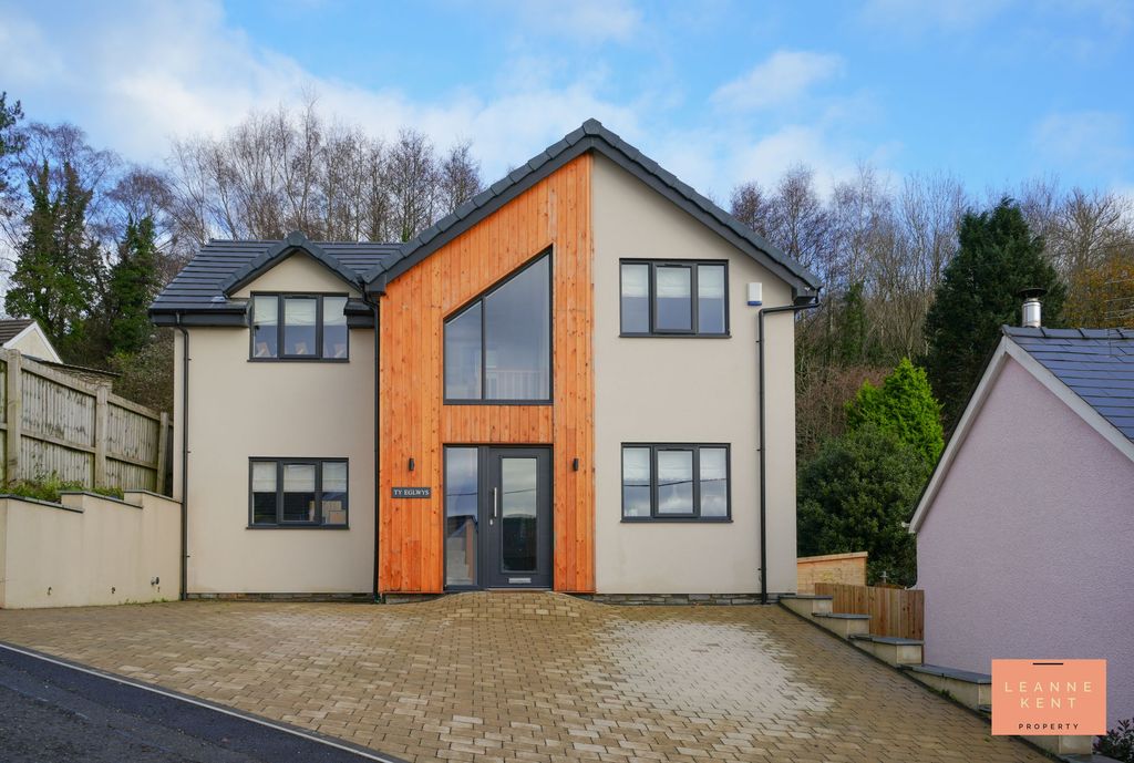 Property photo 1 of 48