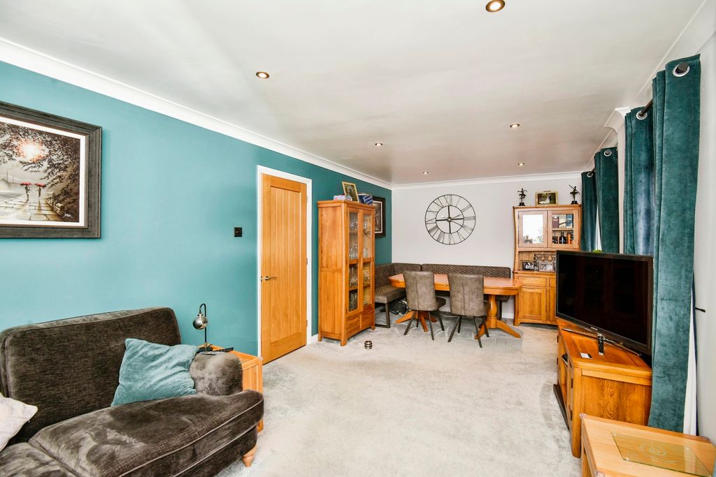 Property photo 2 of 17 Living Space