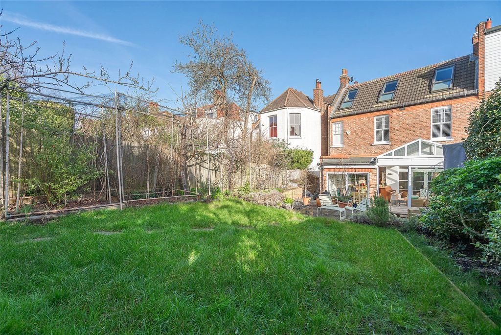 Property photo 3 of 52 Garden Y