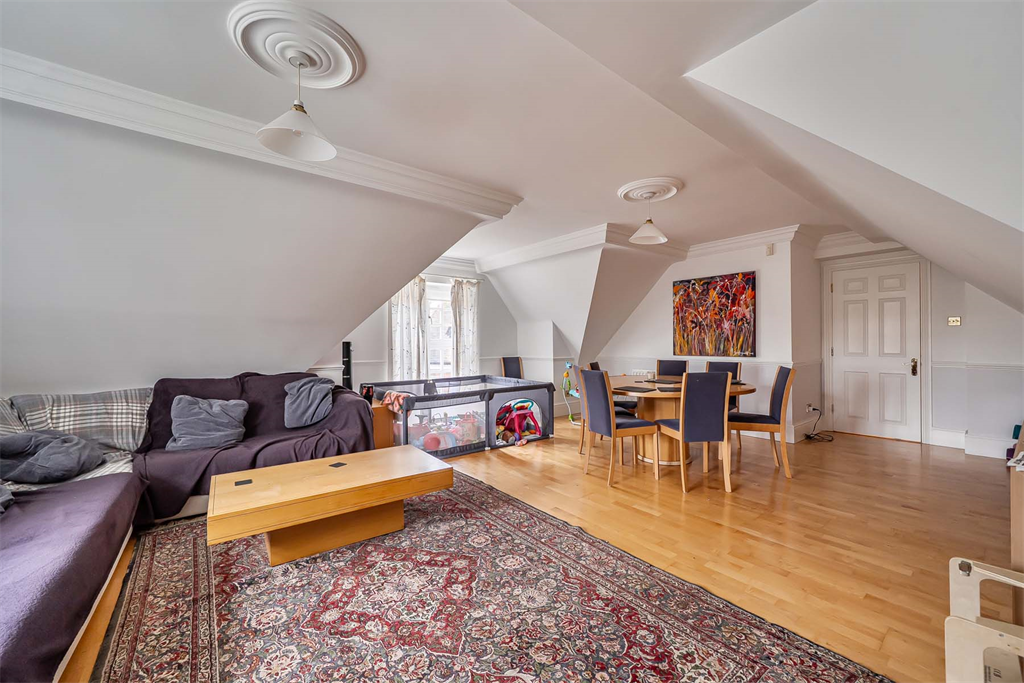 Additional image 6 of 3 bed flat for sale12 Court Gardens, Goring On Thames RG8