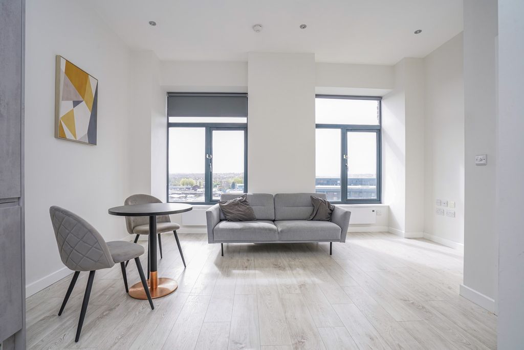 Property photo 1 of 14 Living Room